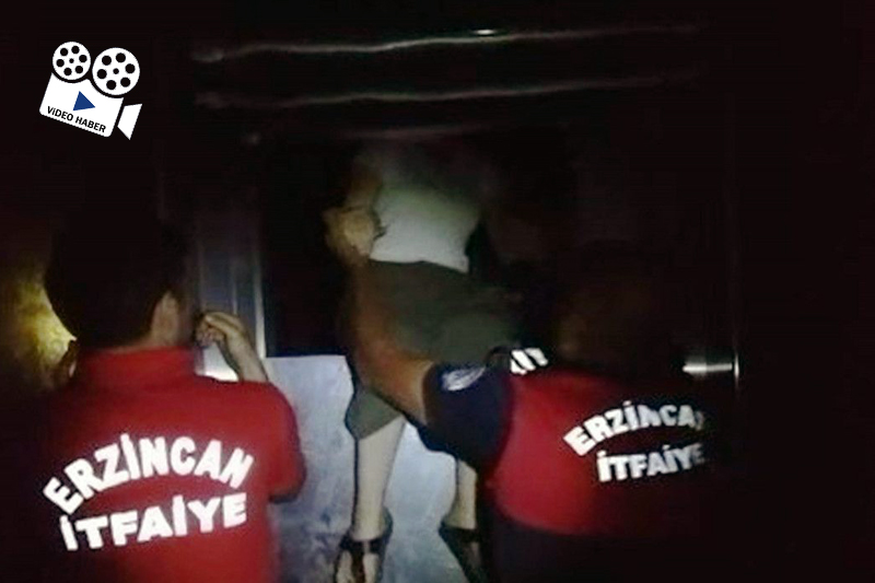 Asansörde kalan kızı itfaiye kurtardı