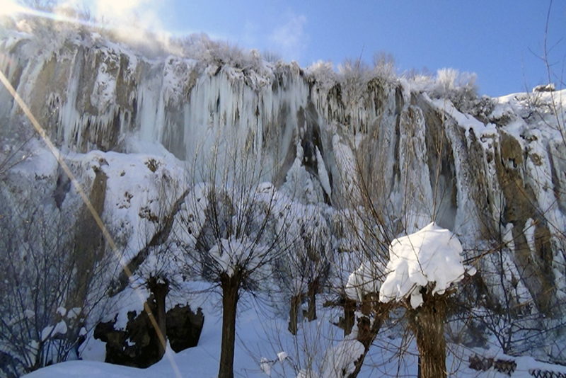 Girlevik Şelalesi görenleri büyülüyor