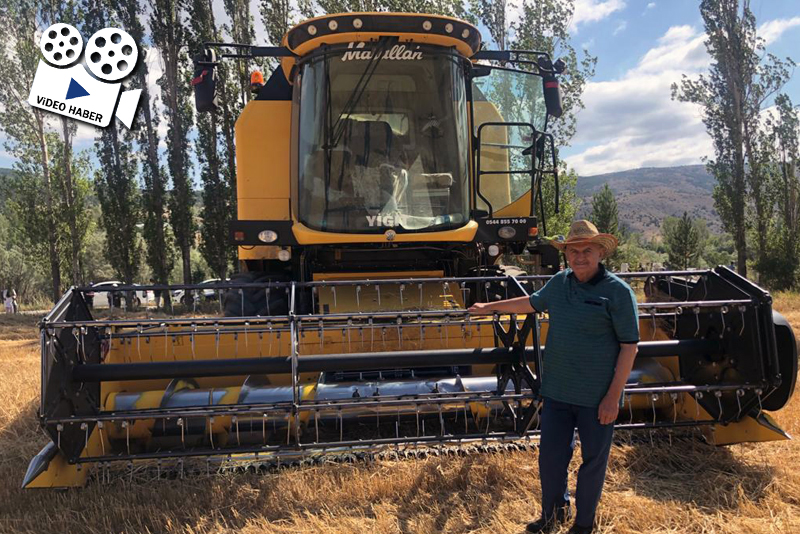 Binali Yıldırım biçerdöverle hasat yaptı