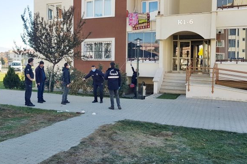 Çatıdan düşen işçi hayatını kaybetti