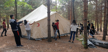 Teknolojiden uzak kamp yaptılar