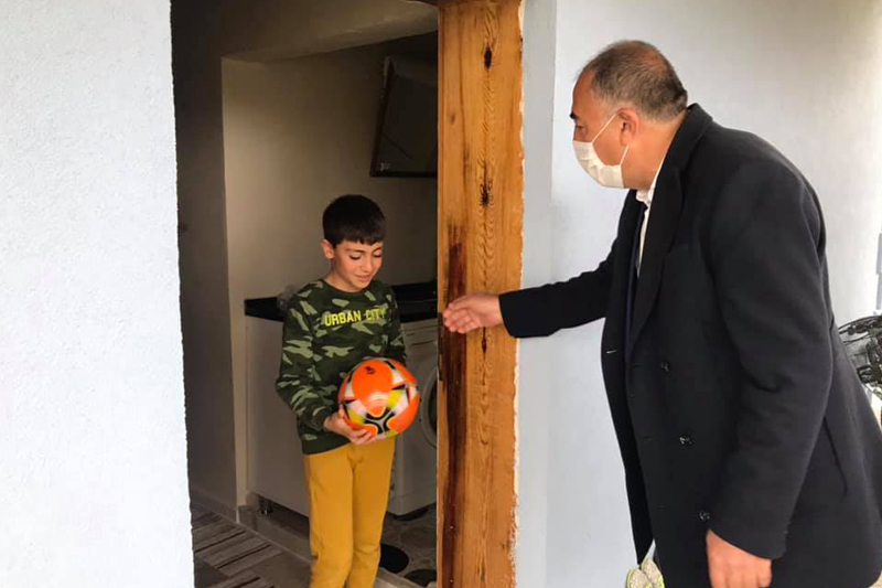 Başkan Aslan çocukları unutmadı