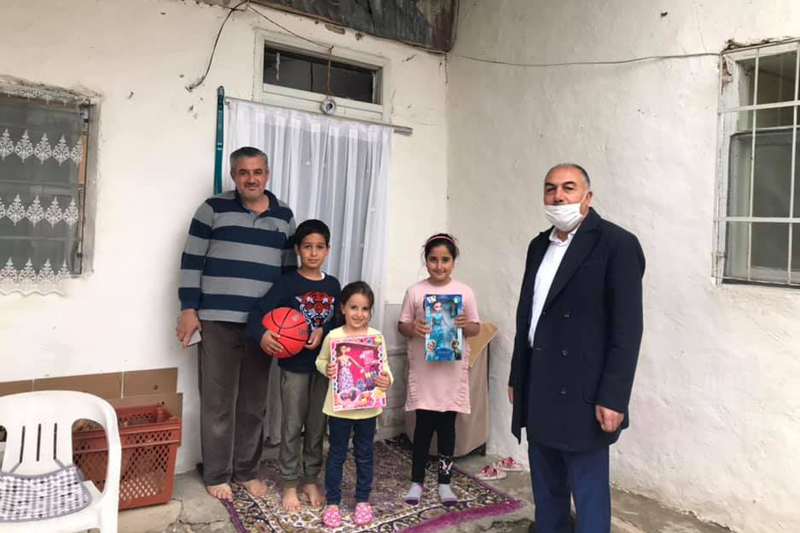 Başkan Aslan çocukları unutmadı