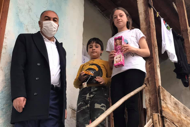 Başkan Aslan çocukları unutmadı