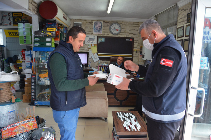 Refahiye Belediyesi maske dağıttı